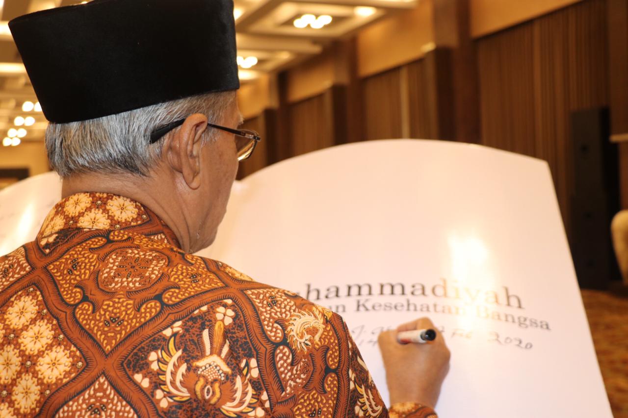 Haedar Luncurkan Buku Muhammadiyah Membangun Kesehatan Bangsa